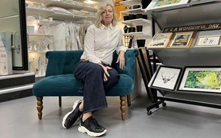 Second hand-butiken dr kunderna glmmer att det r terbruk