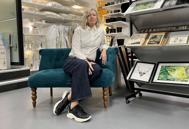 Second hand-butiken dr kunderna glmmer att det r terbruk