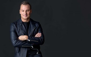 Magnus lovar ett sjuhelsickes party