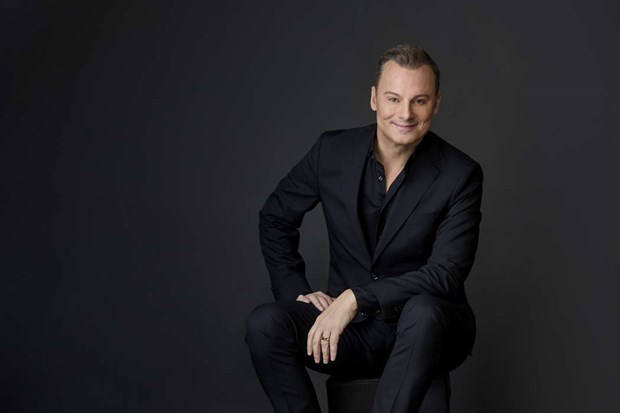 Magnus Carlsson ger sig ut p turn