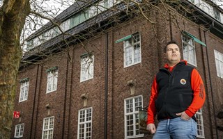 Radioprofilen som rapporterade samtidigt som han sörjde