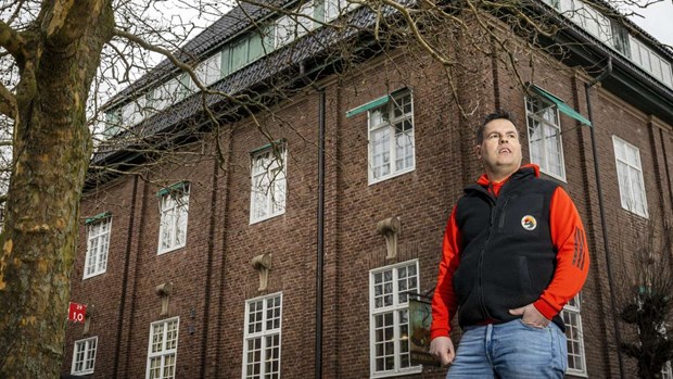 Radioprofilen som rapporterade samtidigt som han srjde 