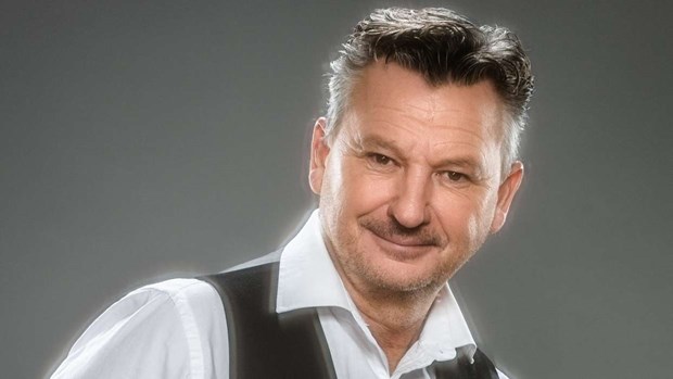 327 mil turn� f�r Anders: 