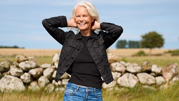 Susanne är 62 och finalist i modelltävling Susanne är 62 och finalist i modelltävling