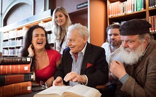 Herman Lindqvist gästar Halmstad med musikalshow