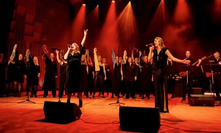 �Nu f�r allt blomma ut� � En musikalisk tidsresa n�r ny h�jd