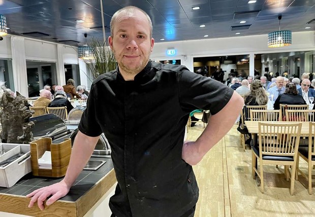 Svart blir gr�nt n�r Daniel plussar p� lunchrestaurang