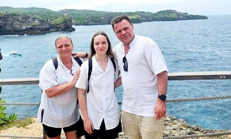 Laholmare fast på Bali – livsviktig medicin nära ta slut